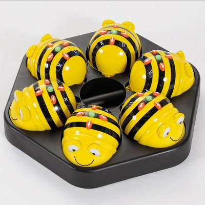 LogoRobot Bee-Bot: 6 ta robotdan iborat to'plam