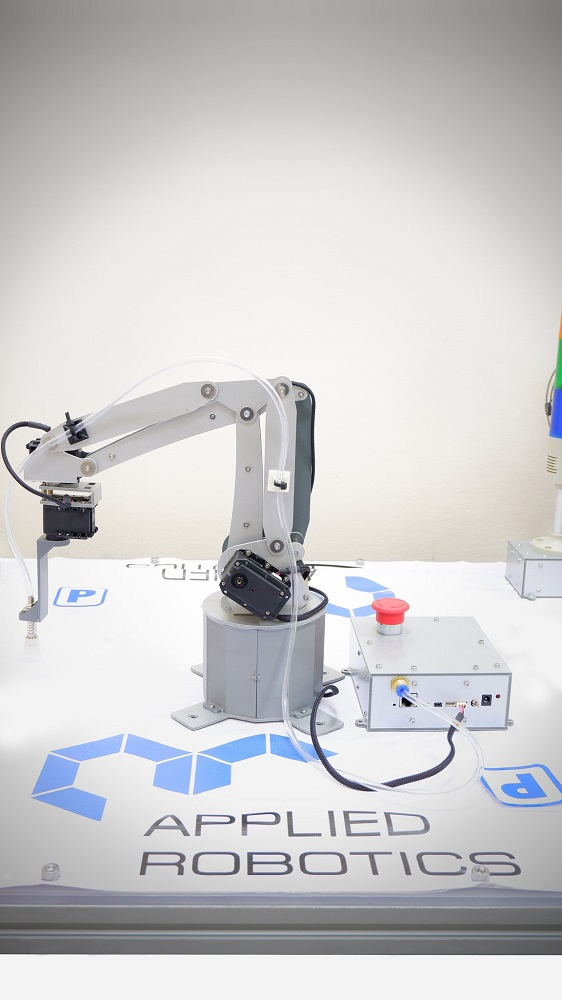 Educational robotic manipulator with plane-parallel kinematics and a set of attachments