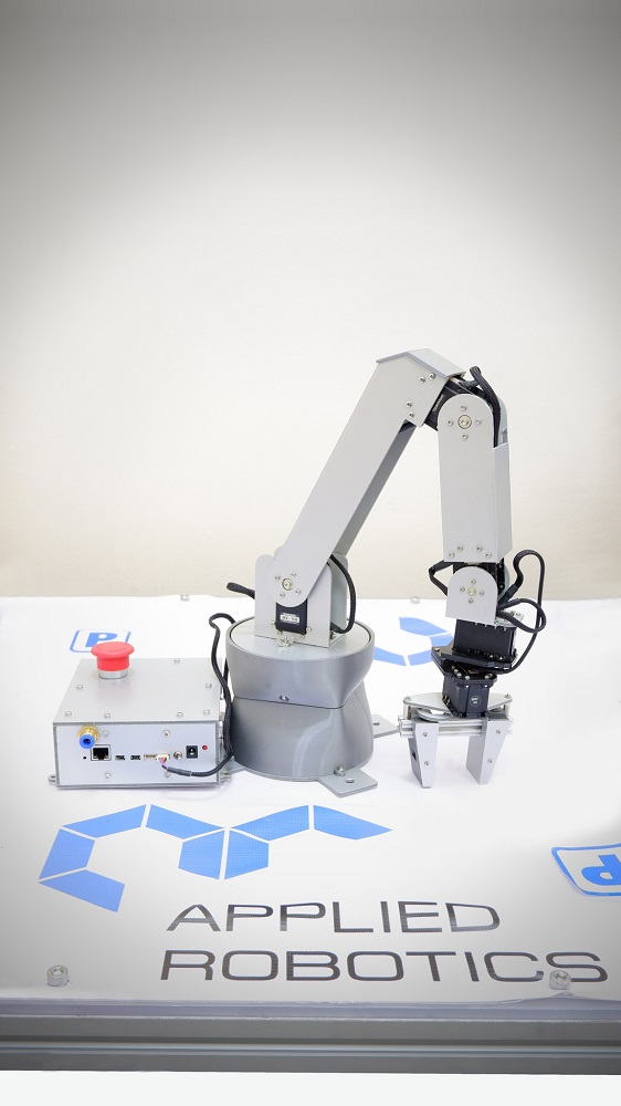 Educational robotic manipulator with angular kinematics and a set of attachments