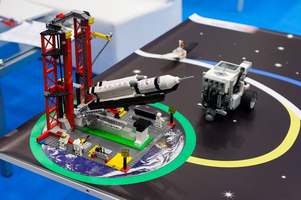 LEGO LO2018 MINDSTORMS EV3 Lunar Odyssey Set (Complete)