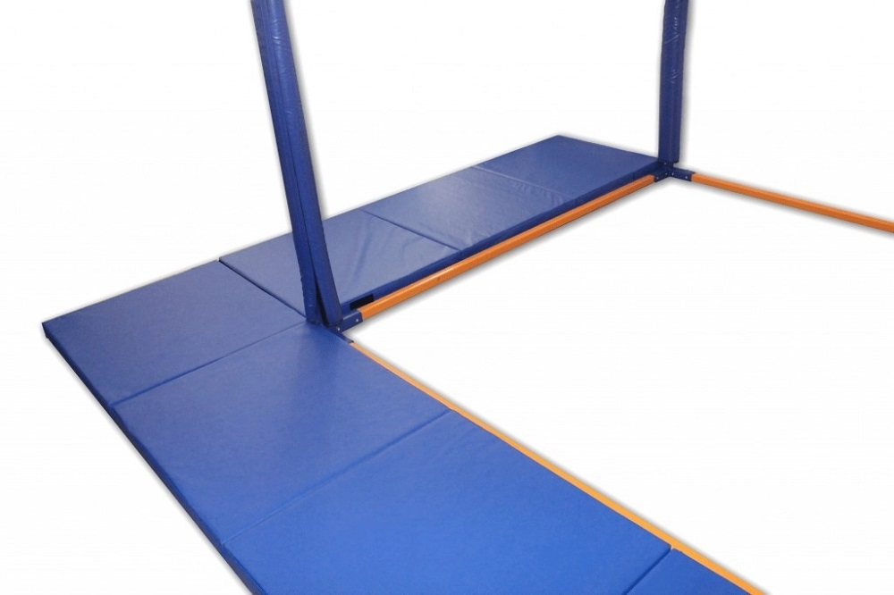 Floor protective coating for the outer perimeter of the metal structure of the Owl-Nyanka building